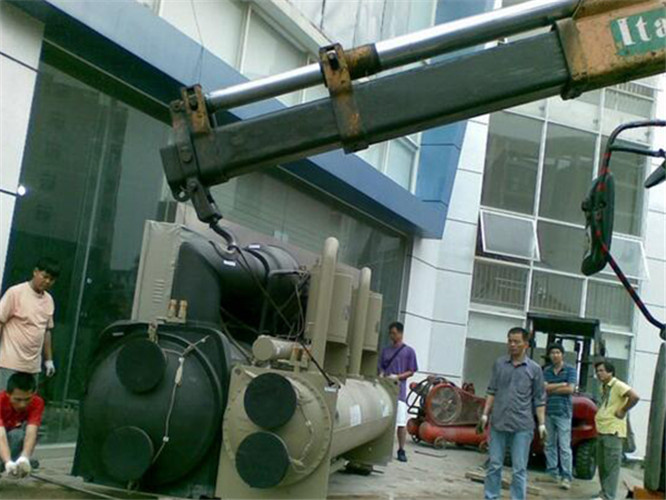 卢龙县随车吊和汽车吊的核心区别是什么？哪种更省钱？