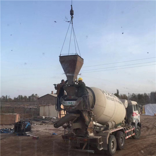 卢龙县“精准瞄准”—— 吊车的 “定位导航” 技术