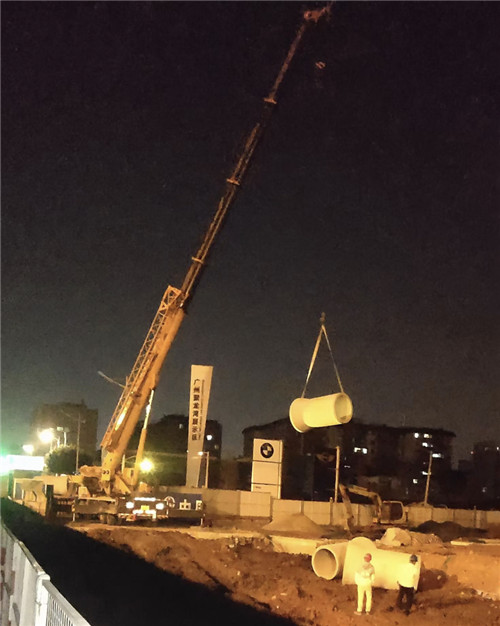 卢龙县“弯臂矫正”—— 吊车的 “形变补偿” 技术