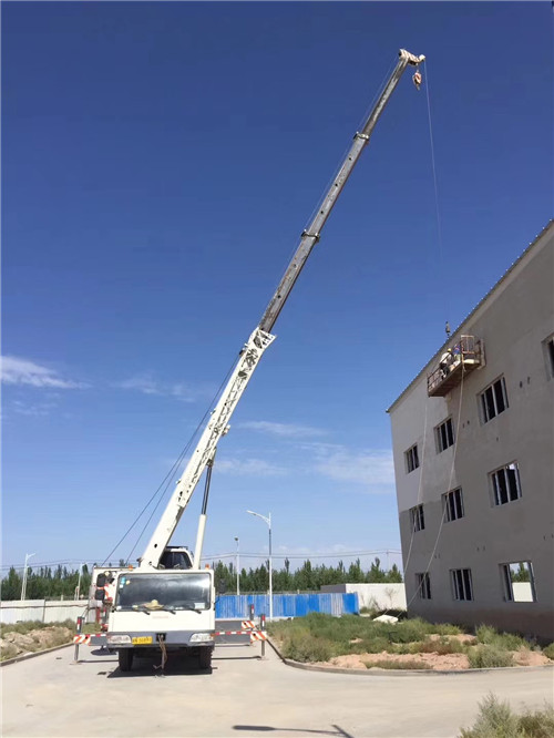 卢龙县“轻装强干”—— 吊车的 “轻量化臂架” 技术